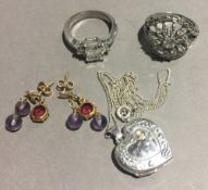 A small quantity of jewellery,