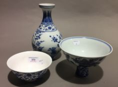 Three pieces of Chinese blue and white porcelain