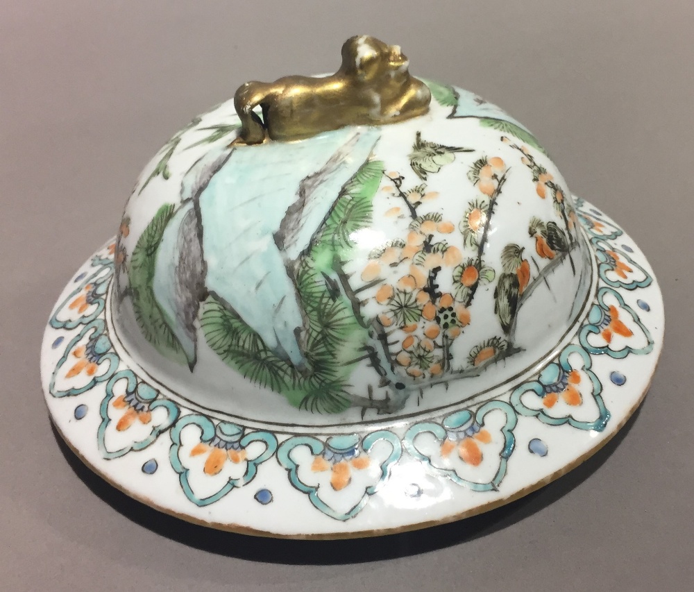 A 19th century Chinese porcelain vase lid