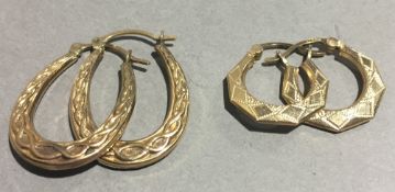 Two pairs of 9 ct gold earrings (2.