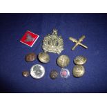 Selection of various assorted military buttons including Mother of Pearl Fusiliers sweetheart