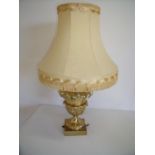 Gilt metal urn shaped table lamp with shade (35cm excluding shade)