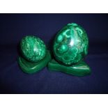 Two large agate stone eggs with carved and polished agate stone holders (eggs approx. 9cm high)