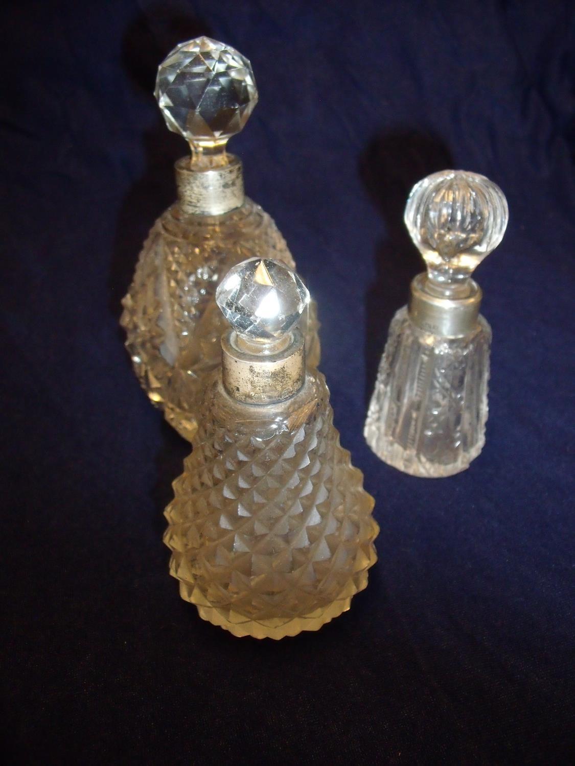 R. Lilique France frosted dandelion pattern scent bottle (13cm high, one chip) and a selection of - Image 3 of 4