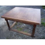 Early 20th C oak drawer leaf extending dining table on turned supports (minimum length 124cm)