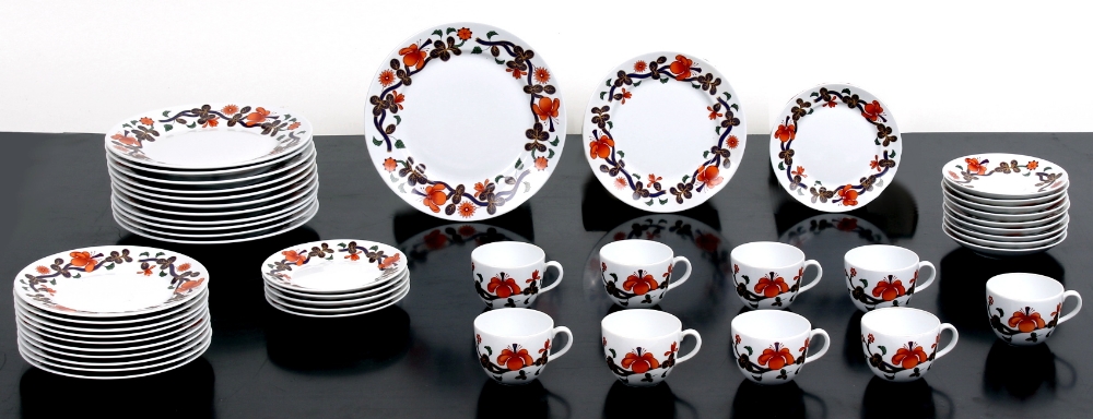 Property of a lady - a Royal Worcester 'Grainger Imari' pattern 45-piece dinner service (45) (see