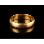 Property of a gentleman - a 22ct yellow gold wedding band, approximately 3.4 grams, size M (see