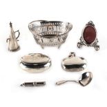 Property of a lady - a quantity of small silver items including an Edwardian silver oval snuff