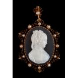 A good 19th century French agate oval cameo brooch depicting a maiden, in yellow gold frame set with