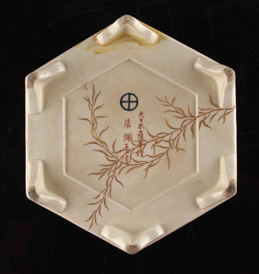 A Japanese Imperial Satsuma hexagonal box & cover, Meiji period (1868-1910), decorated by Tawara - Image 3 of 3