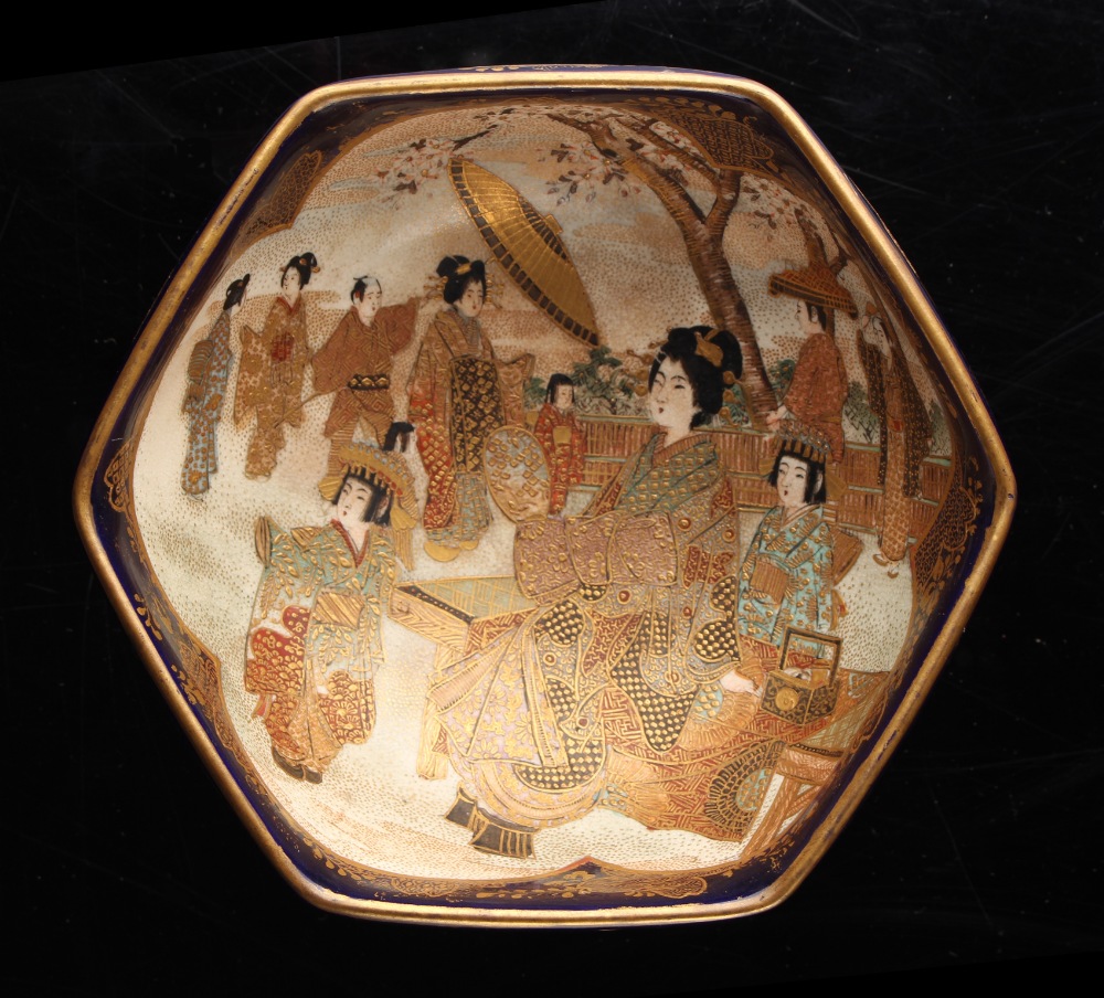 A Japanese Satsuma hexagonal bowl, Meiji period (1868-1912), painted with panels of figures on a - Image 2 of 4