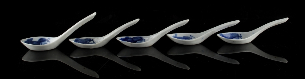 A private collection of Chinese spoons, mostly collected in the 1980's - a set of five Chinese - Image 2 of 3