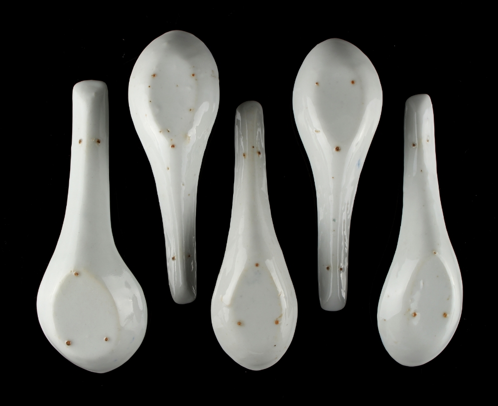 A private collection of Chinese spoons, mostly collected in the 1980's - a set of five Chinese - Image 3 of 3