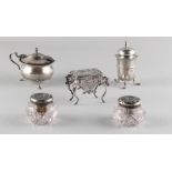 Property of a lady - a quantity of small silver items including a Dutch silver box modelled as a