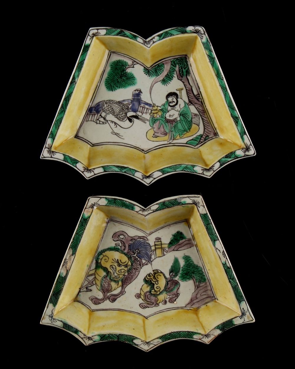 Property of a gentleman - a pair of Chinese famille verte shaped dishes, Kangxi period (1662-