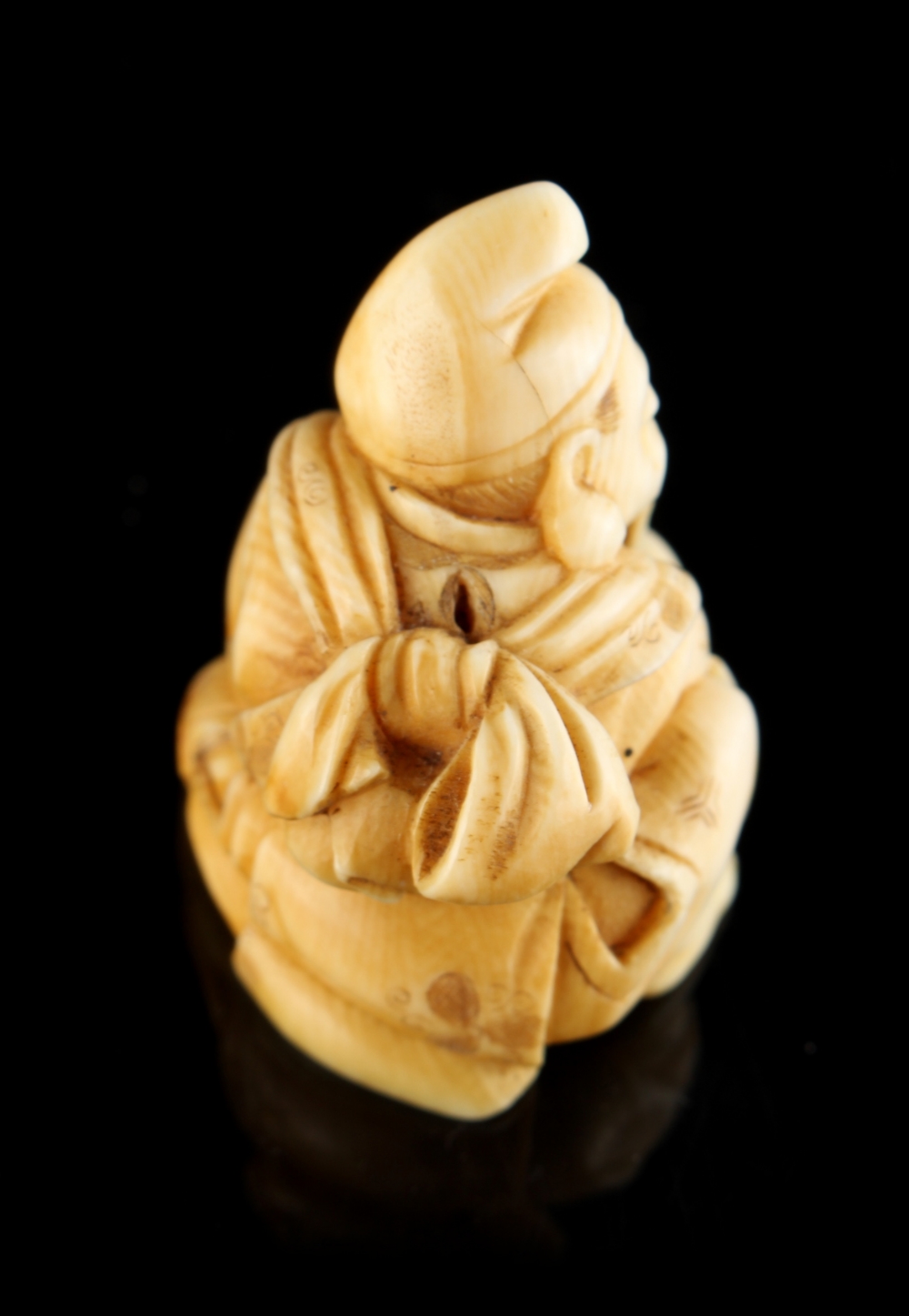 The Ronald Hart Collection of Japanese Netsukes - a carved ivory netsuke modelled as a kneeling - Image 5 of 5