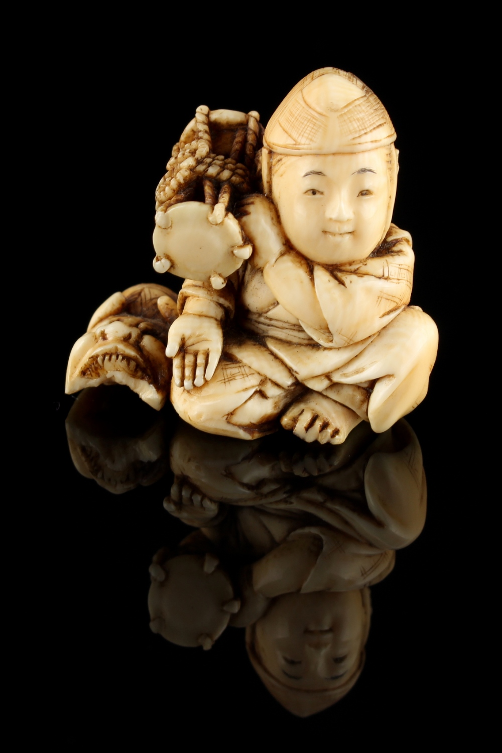 The Ronald Hart Collection of Japanese Netsukes - a carved ivory netsuke modelled as a seated boy - Image 4 of 6