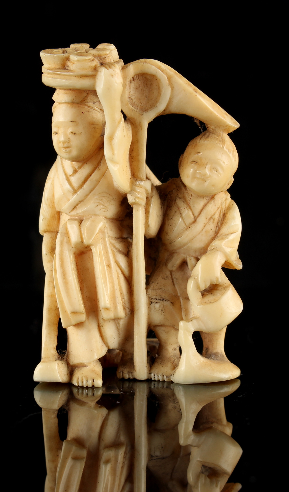 The Ronald Hart Collection of Japanese Netsukes - a carved ivory netsuke modelled as a standing lady - Image 5 of 6