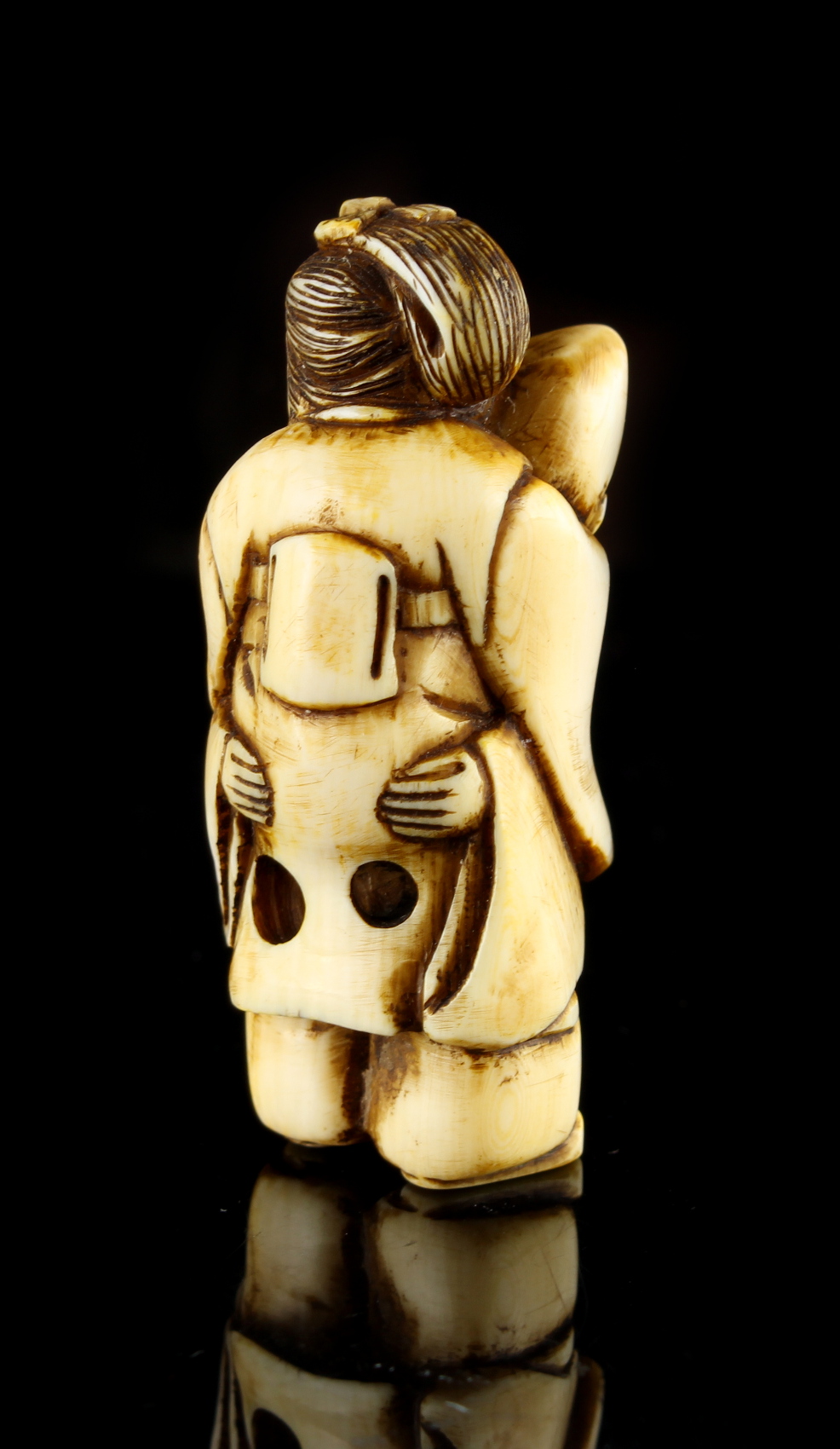 The Ronald Hart Collection of Japanese Netsukes - a carved ivory netsuke modelled as a standing - Image 4 of 5