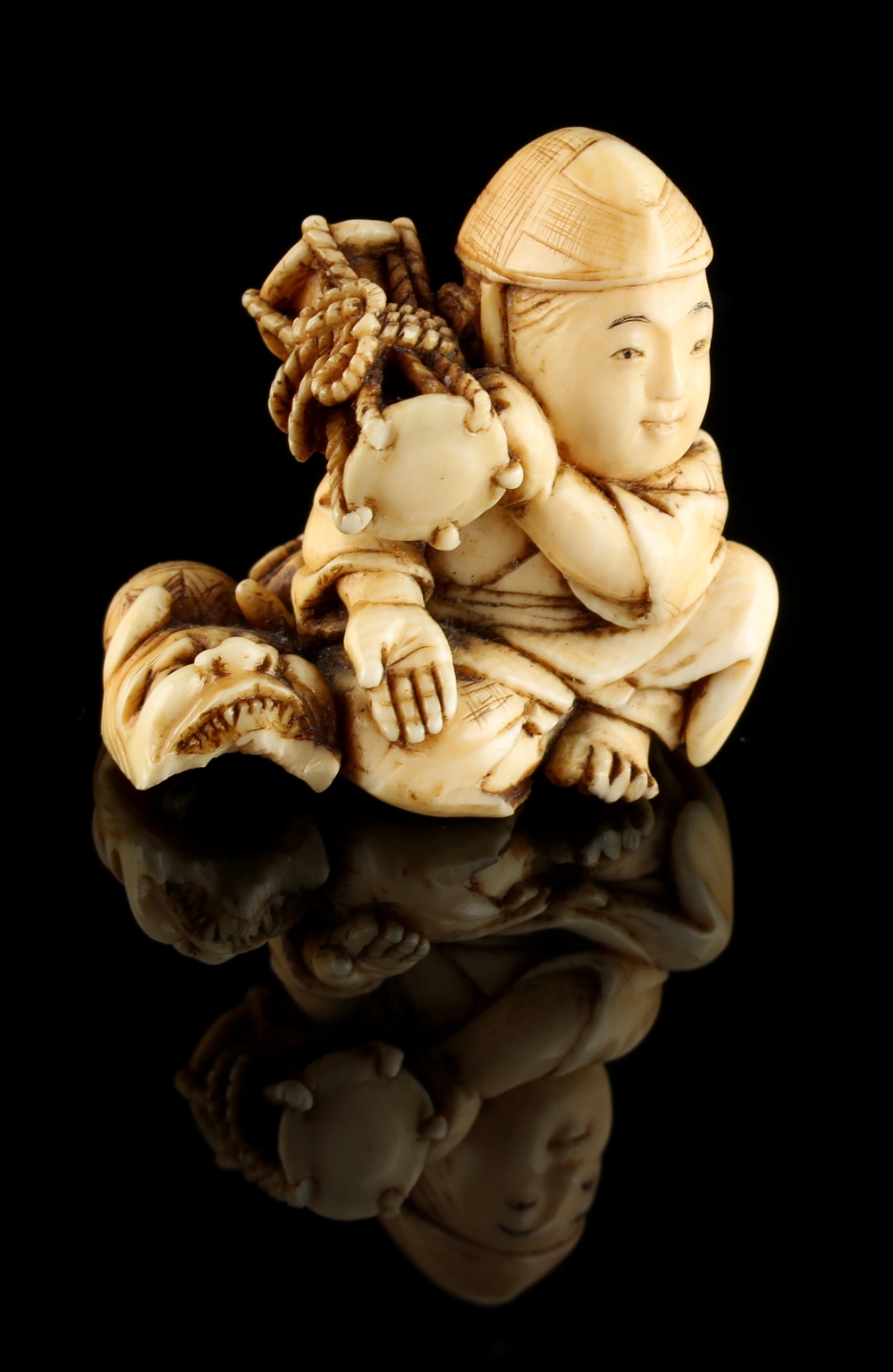 The Ronald Hart Collection of Japanese Netsukes - a carved ivory netsuke modelled as a seated boy - Image 5 of 6