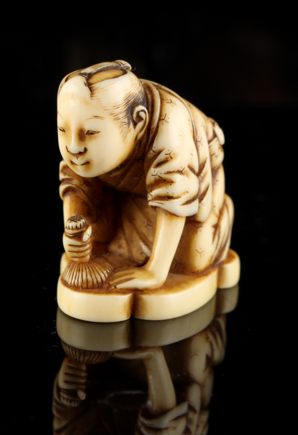 The Ronald Hart Collection of Japanese Netsukes - a carved ivory netsuke modelled as a kneeling - Image 4 of 6