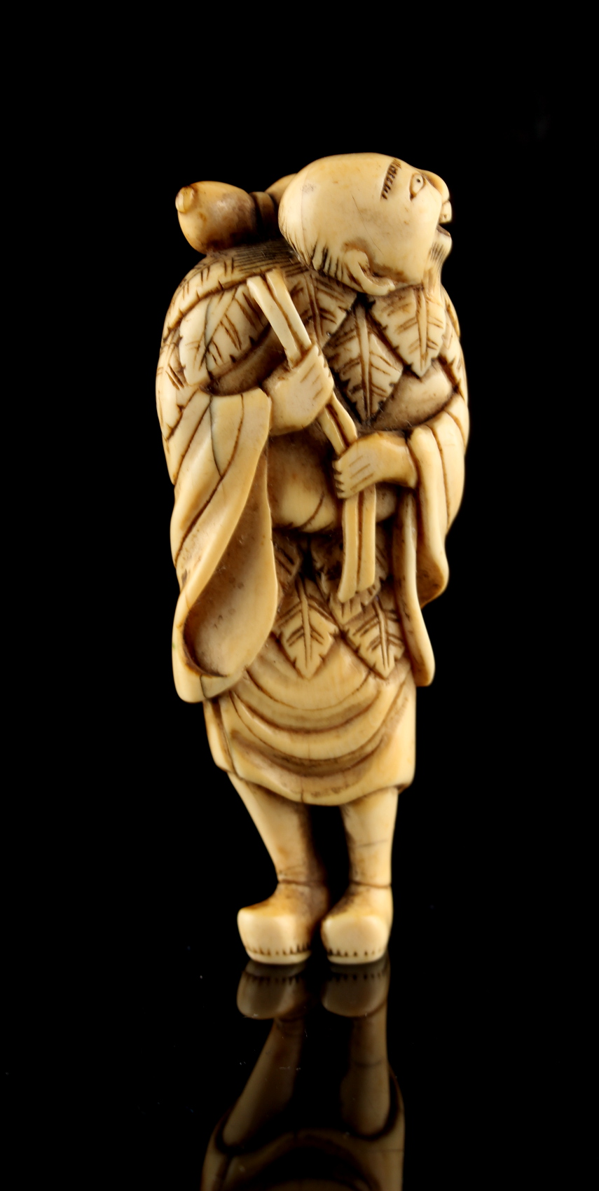 The Ronald Hart Collection of Japanese Netsukes - a large carved ivory netsuke modelled as a - Image 2 of 3