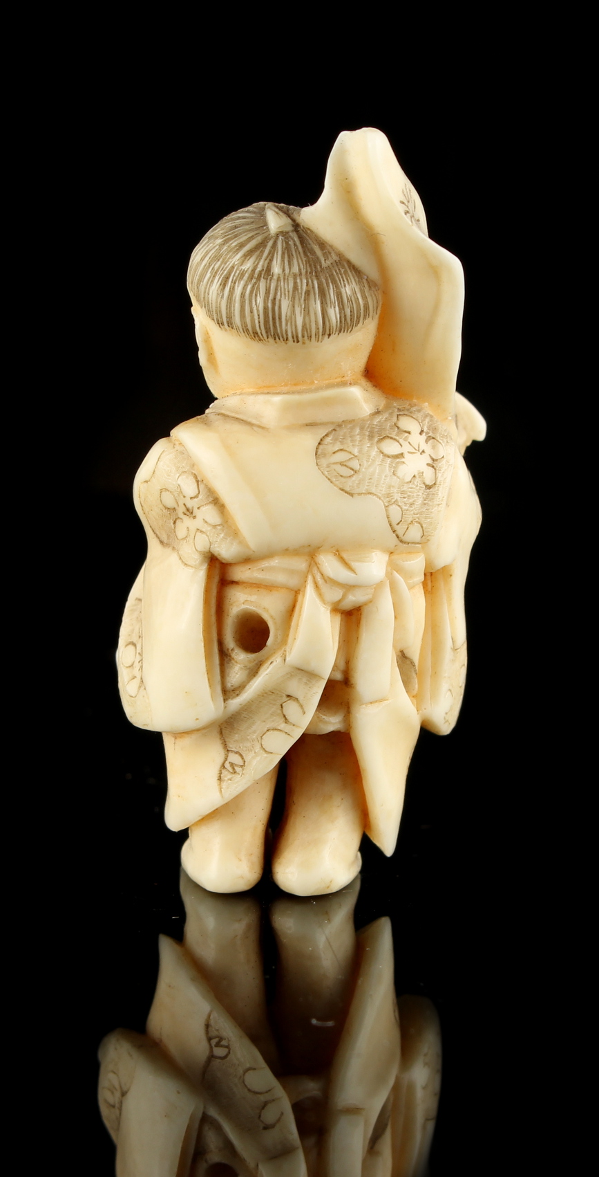 The Ronald Hart Collection of Japanese Netsukes - a carved ivory netsuke modelled as a boy - Image 3 of 4