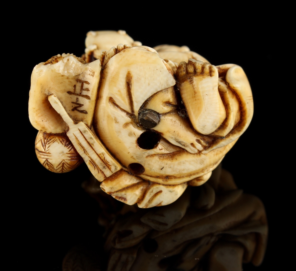 The Ronald Hart Collection of Japanese Netsukes - a carved ivory netsuke modelled as a seated boy - Image 2 of 6