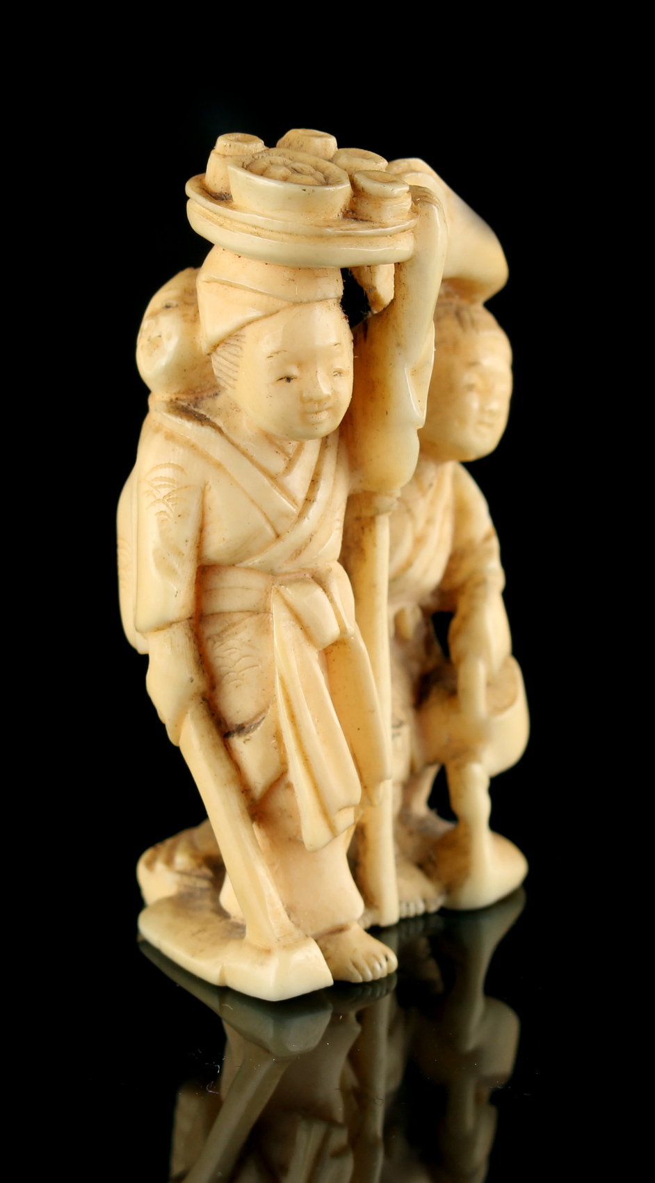 The Ronald Hart Collection of Japanese Netsukes - a carved ivory netsuke modelled as a standing lady - Image 4 of 6