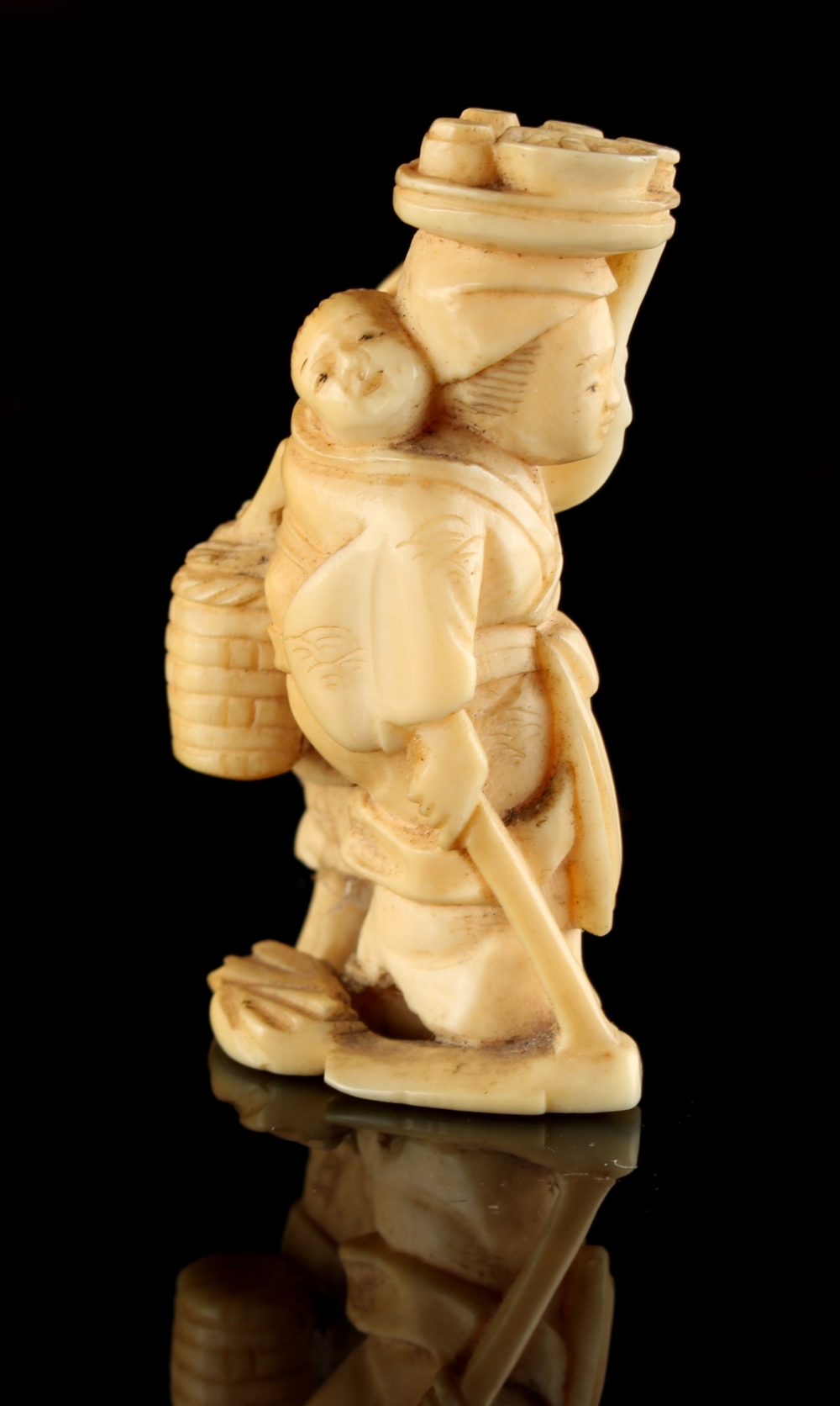 The Ronald Hart Collection of Japanese Netsukes - a carved ivory netsuke modelled as a standing lady - Image 3 of 6