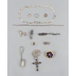 Property of a lady - a bag containing assorted jewellery, mostly silver (a lot) (see illustration).