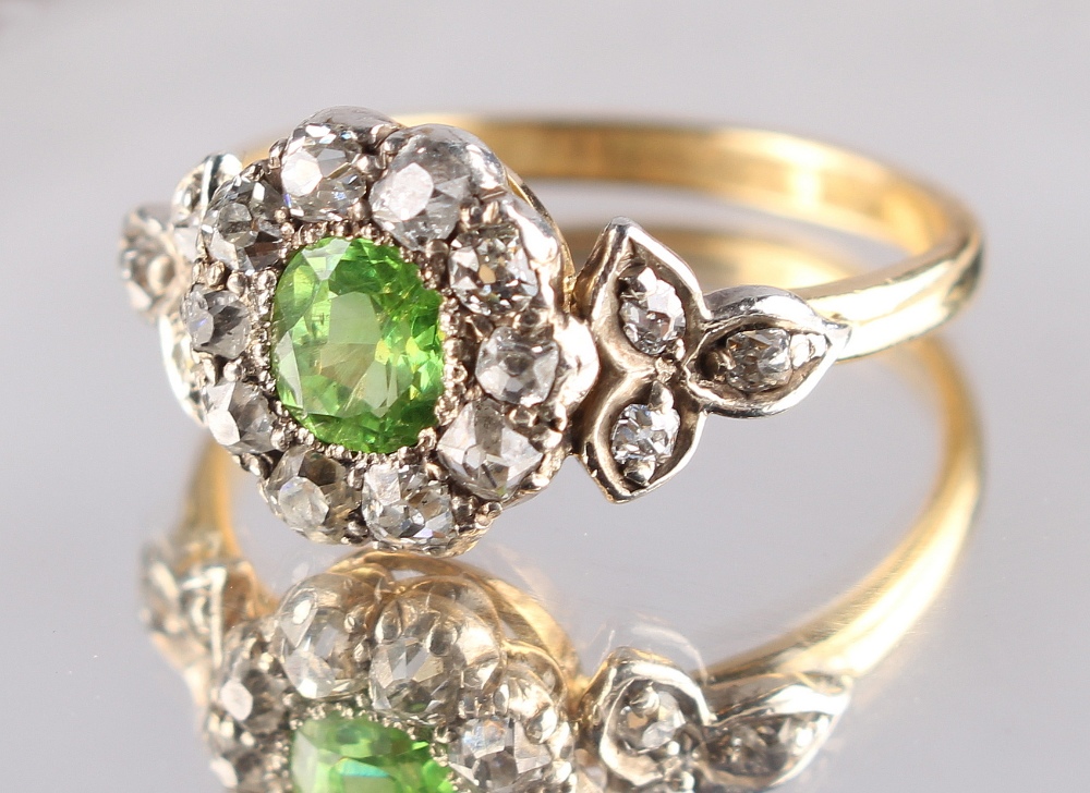 An early Victorian unmarked yellow gold green garnet & diamond flowerhead cluster ring, with - Image 2 of 2