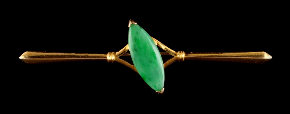 A Chinese yellow gold & jadeite bar brooch, with navette shaped stone, 2.3ins. (5.9cms.) long,