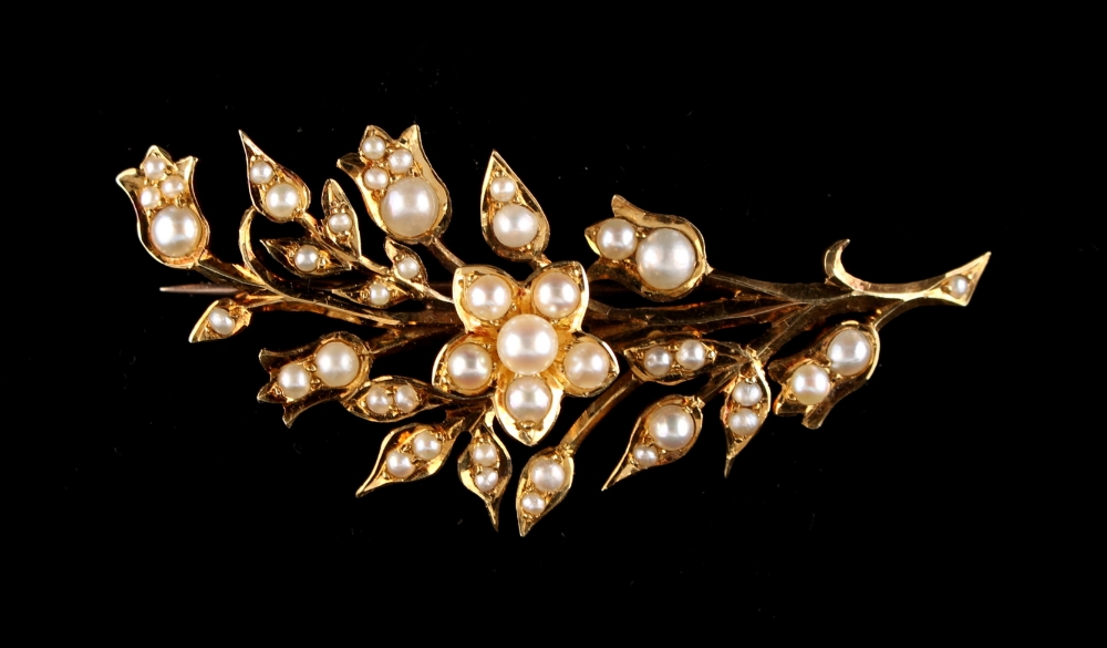 An early 20th century 15ct yellow gold & pearl floral spray brooch, 2.05ins. (5.2cms.) long,