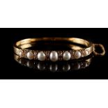 A late Victorian 18ct yellow gold pearl & diamond hinged bangle, set with seven graduated pearls (