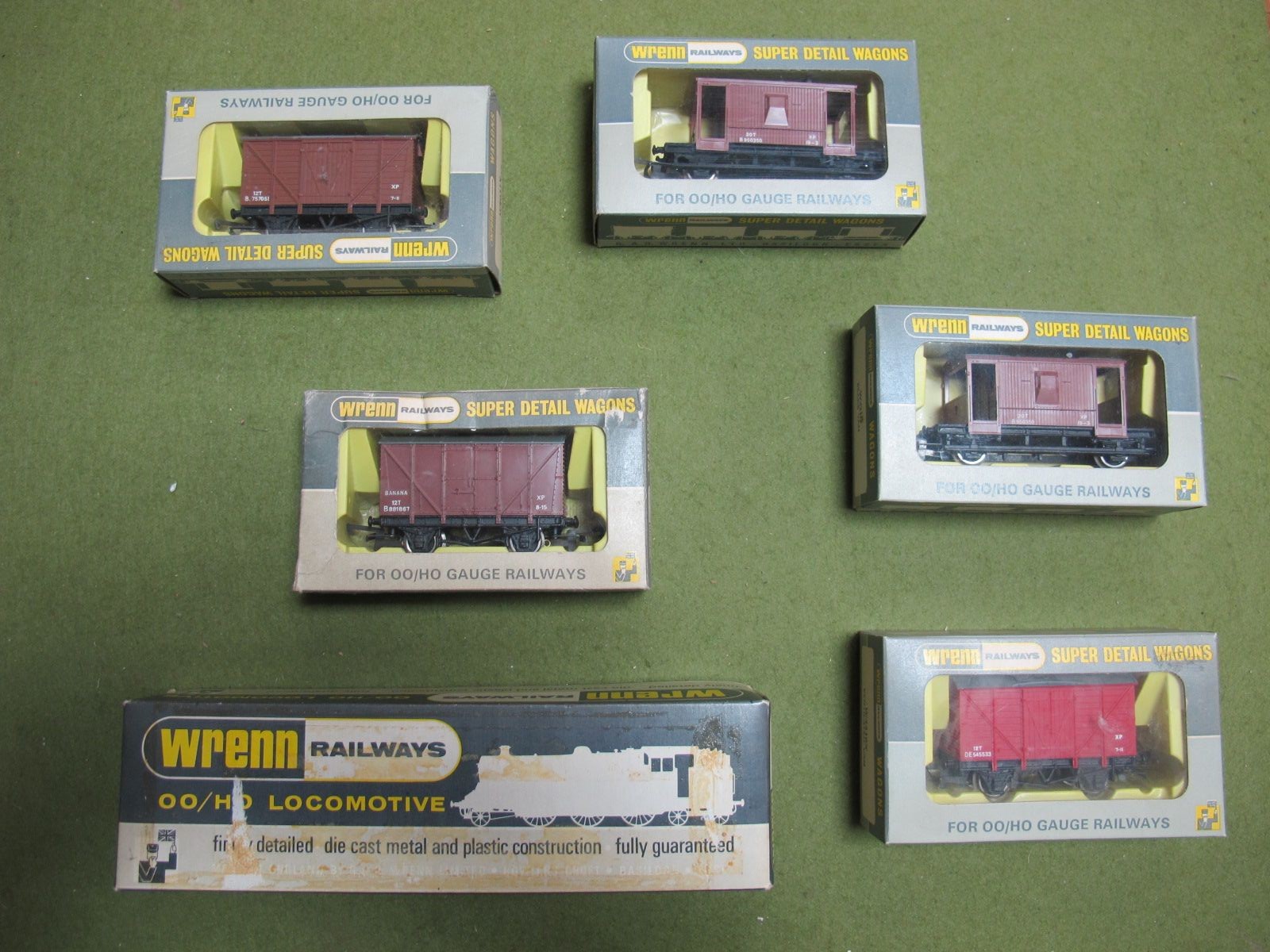 Five Boxed Wrenn 'OO' Wagons and an empty Wrenn Locomotive box.