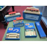 Hornby Dublo Lineside Accessories, comprising of platform extension with wall, DI island platform,