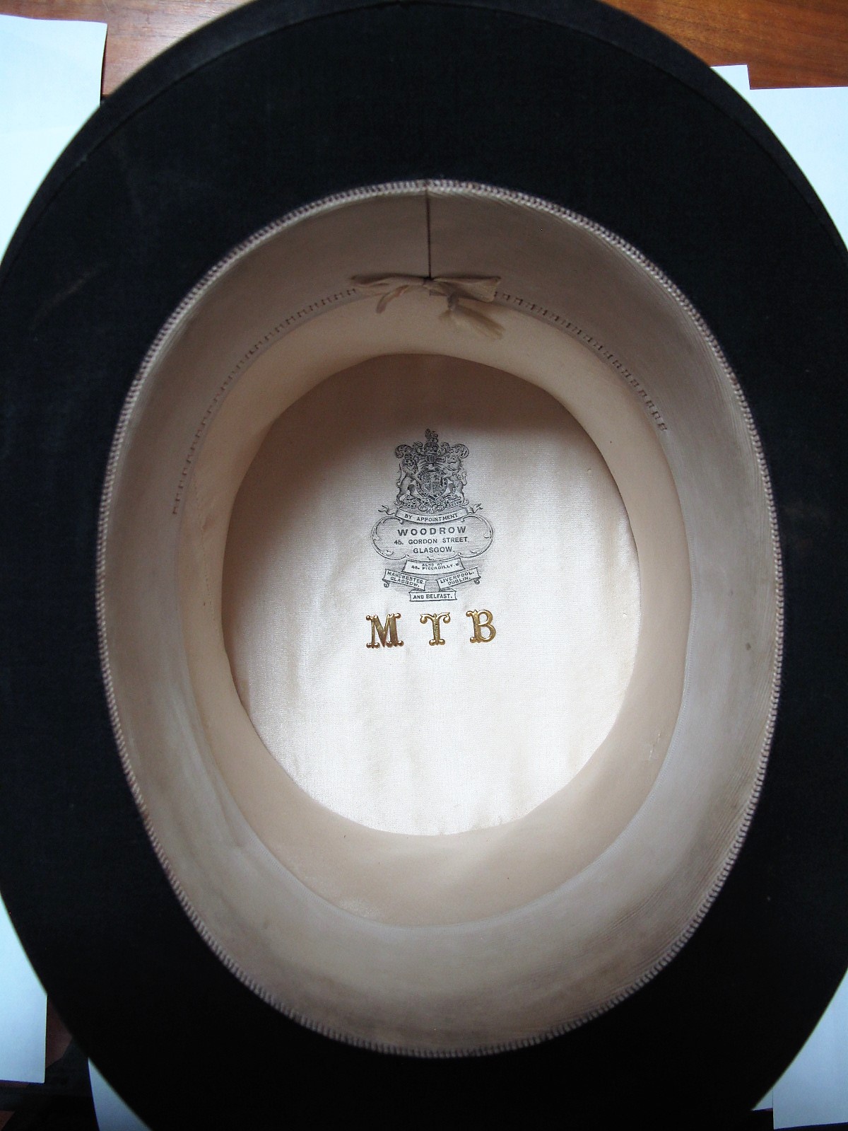 An Early XX Century Silk Top Hat, retailed by "Woodroww, 45 Gordon St, Glasgow", cream silk lined - Image 3 of 12