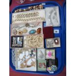 Assorted Costume Jewellery, including beads, matching necklace and bracelet, necklace and