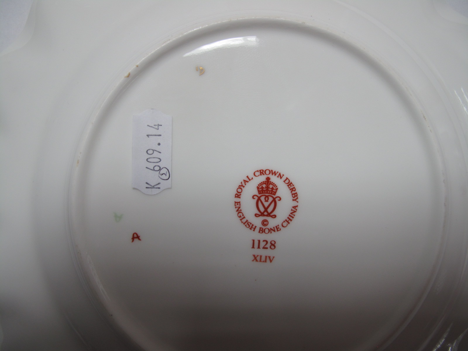 A Pair of Royal Crown Derby Imari Cabinet Plates, wavy rim, pattern 1128, date code for 1981, - Image 3 of 3