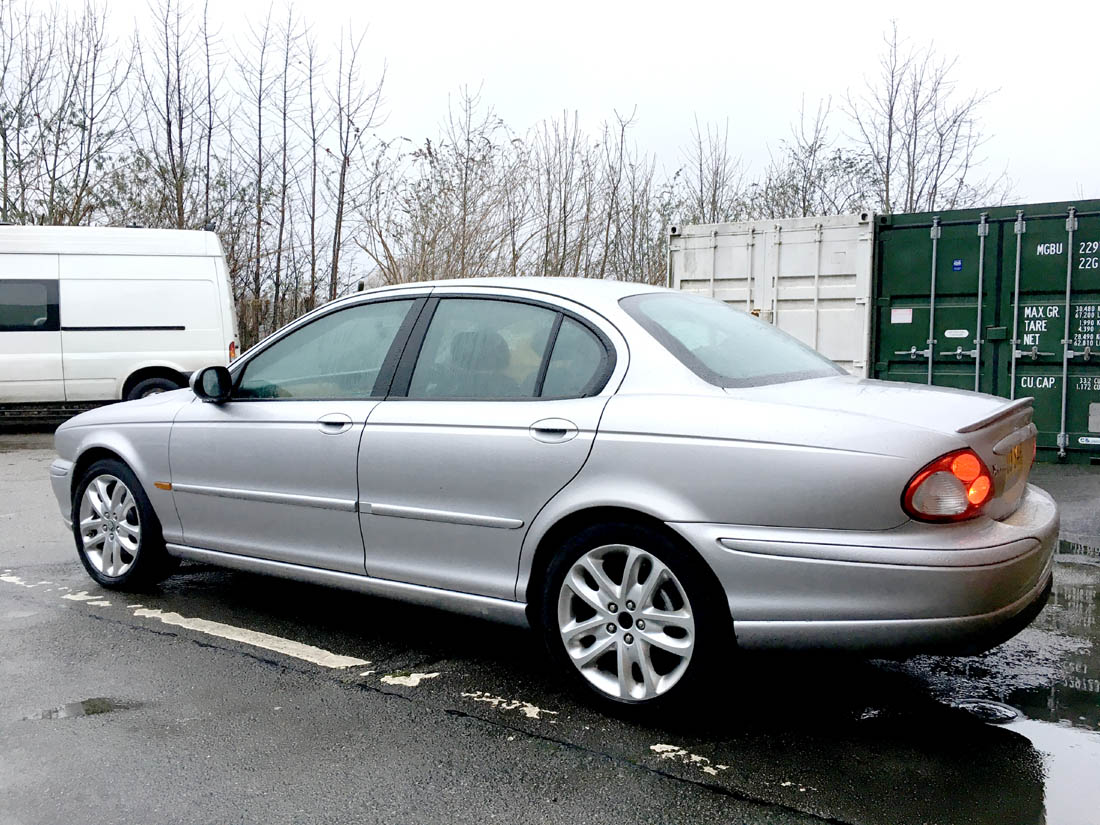 2003/03 (YP03 SXR) Jaguar X-Type Saloon 2.0 V6 Sport 4-door Saloon, 5-speed Manual in Silver - Image 3 of 4