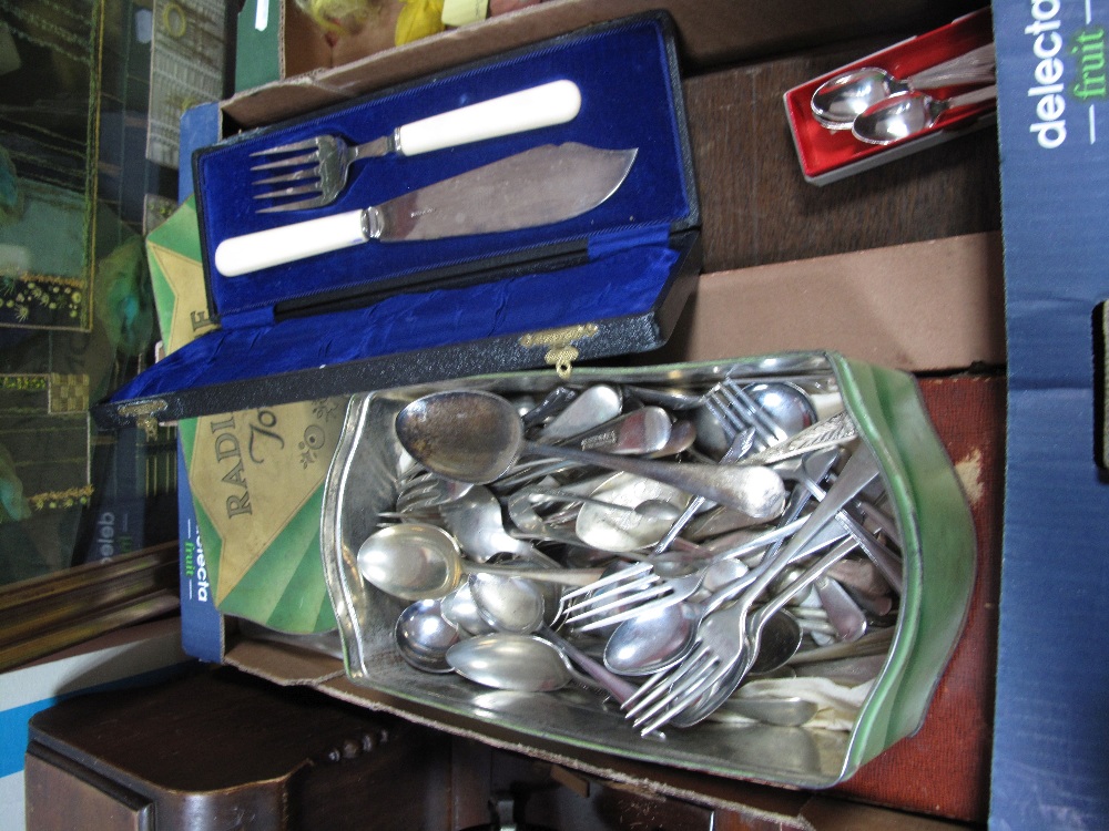 A Quantity of Cased and Loose Cutlery, including fish servers, coffee spoons, dessert set, and an