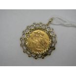 George V Sovereign, 1913, loose set in 9ct gold openwork pendant mount.