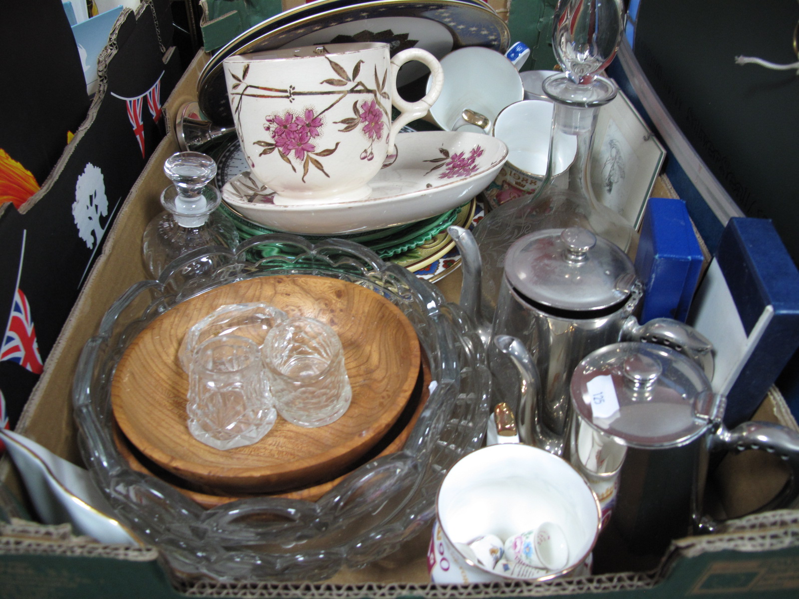 A Spode Millennium Achievements Plate, green leaf plates, breakfast cup and saucer, commemorative