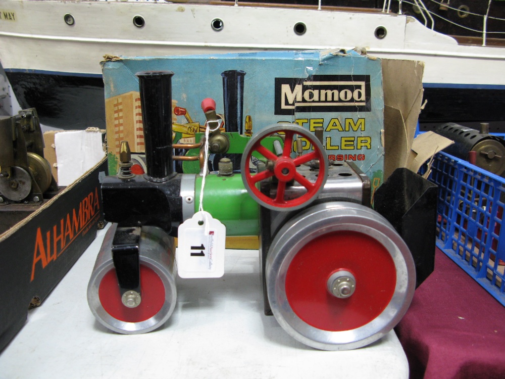 A Mamod SR1A - Steam Roller Appears Complete And Little Used, boxed however box poor, steering rod