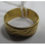 A 22ct Gold Patterned Wedding Band.