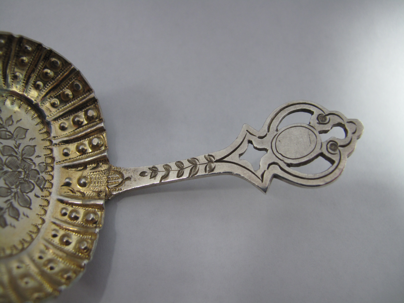 A Highly Decorative Hallmarked Silver Caddy Spoon, Chaplin & Sons, London 1900, the shaped - Image 3 of 6