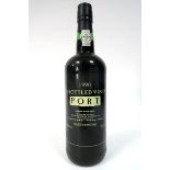 Port - Late Bottled Vintage Port 1990, 75cl, 20% Vol., bottle number 041925.