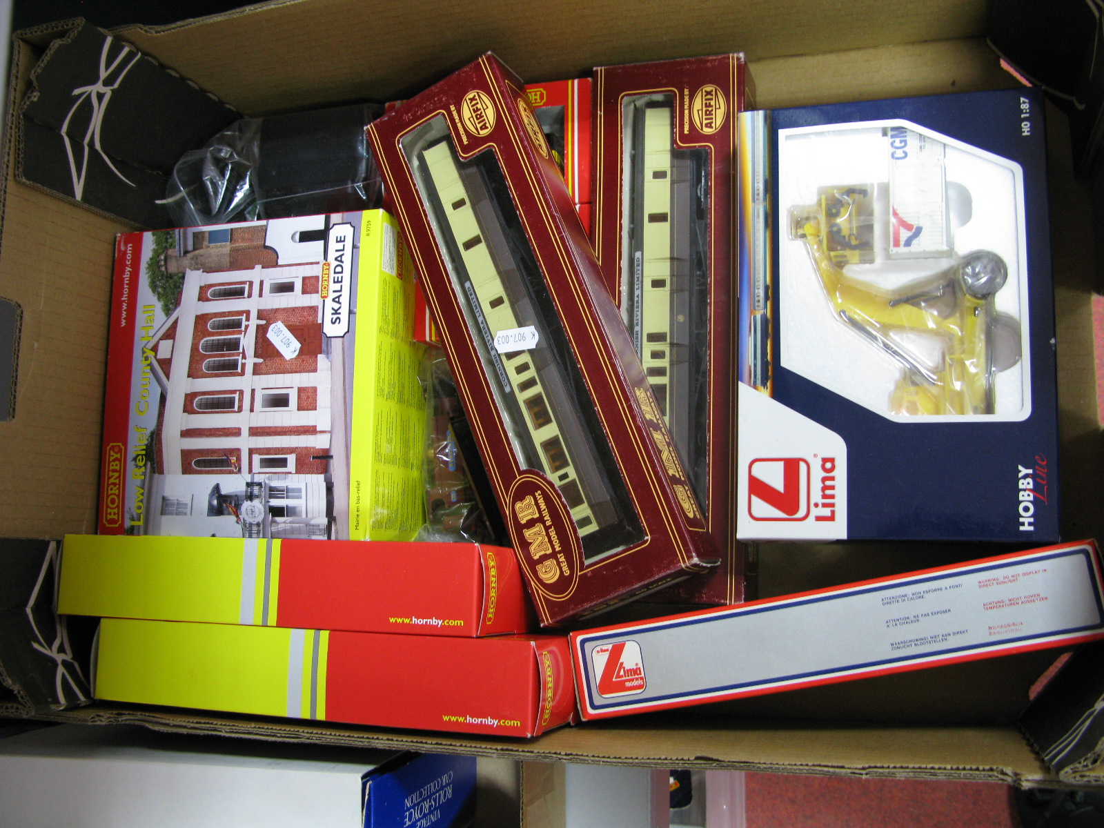 A Selection of 'OO' Scale Model Railway Equipment and Rolling Stock by Hornby, Lima and Others,