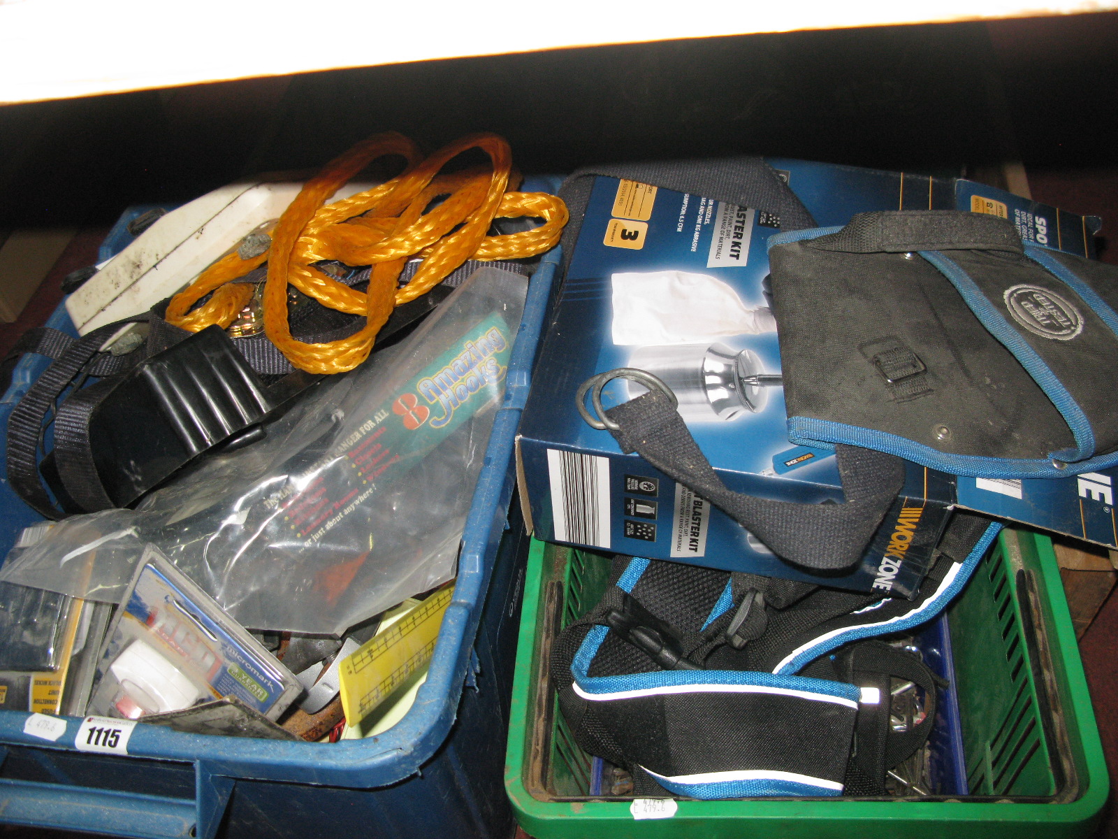 Spanners, drill bits, socket parts, spot blaster, tool belt and other DIY accessories.